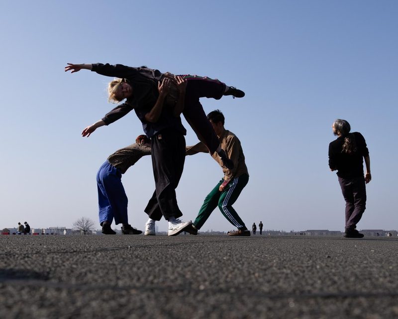Contact improvisation dancers